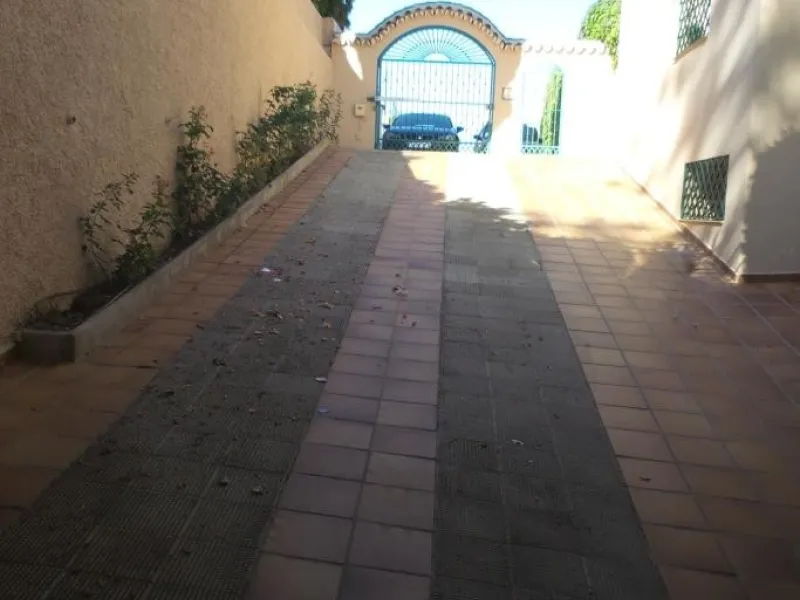 House - Detached Villa в продаже в Alhaurín de la Torre, Málaga. В доме 5 спален и 4 ванных комнат. Площадь дома 444 м². Площадь участка 1010 м²
