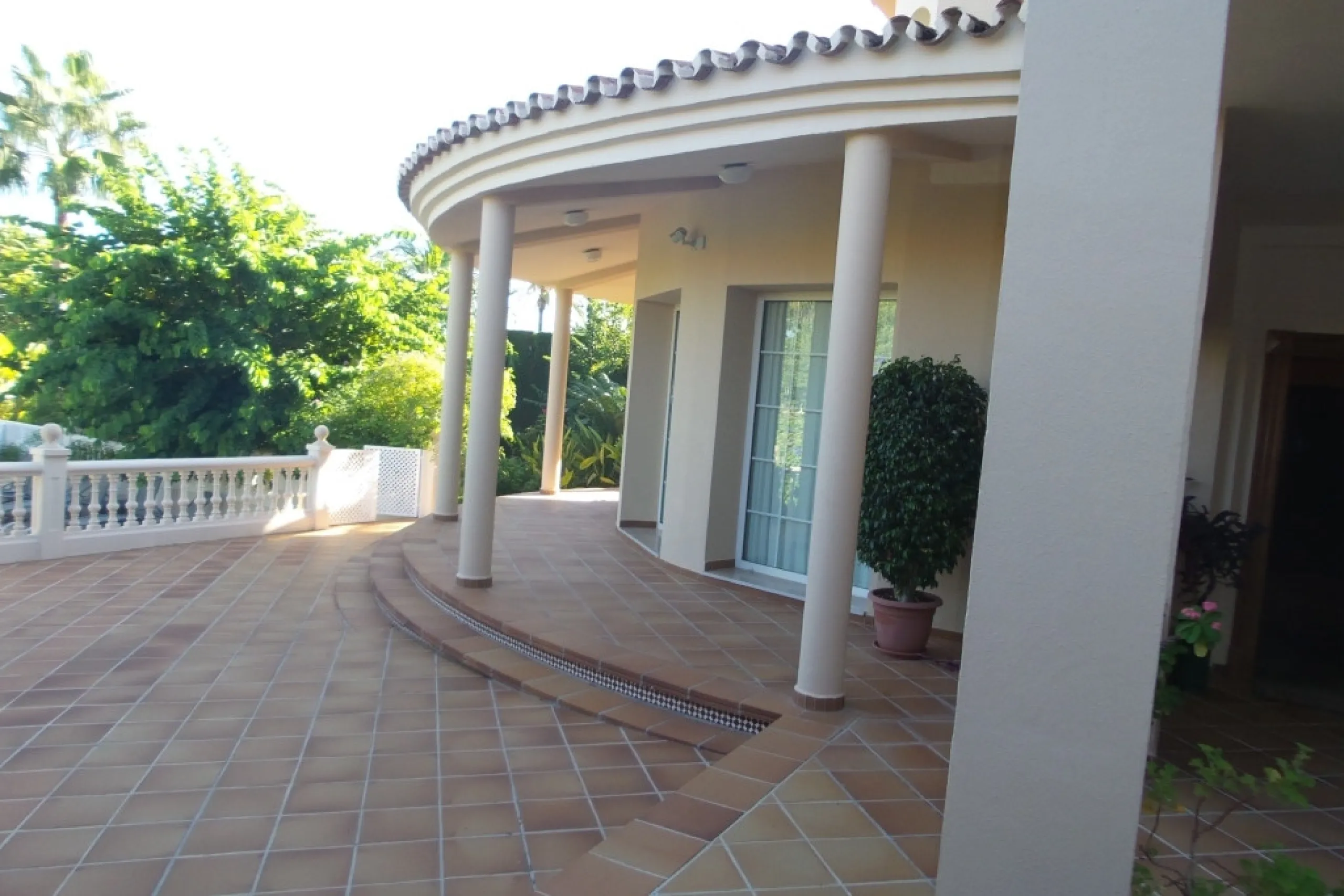 House - Detached Villa в продаже в Alhaurín de la Torre, Málaga. В доме 5 спален и 4 ванных комнат. Площадь дома 444 м². Площадь участка 1010 м²