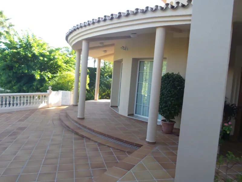 House - Detached Villa в продаже в Alhaurín de la Torre, Málaga. В доме 5 спален и 4 ванных комнат. Площадь дома 444 м². Площадь участка 1010 м²