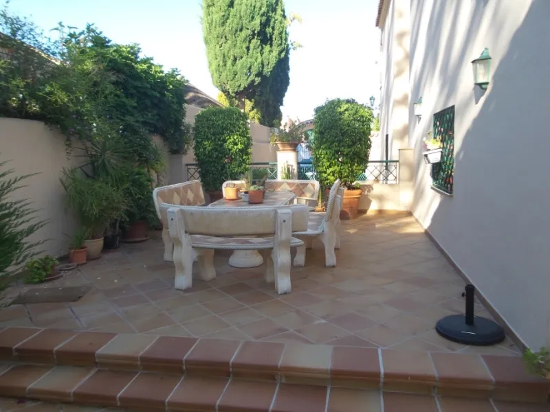 House - Detached Villa в продаже в Alhaurín de la Torre, Málaga. В доме 5 спален и 4 ванных комнат. Площадь дома 444 м². Площадь участка 1010 м²