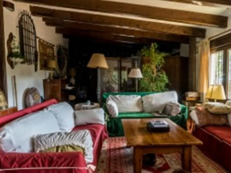 2278-V FANTASTIC FINCA FOR SALE on 70 000m2 of fenced plot, consists of many facilities in perfect condition, a house of 300m2 with living-dining room with fireplace, independent and furnished kitchen, 3 bedrooms, 3 bathrooms, plus a guest house of 100m2 