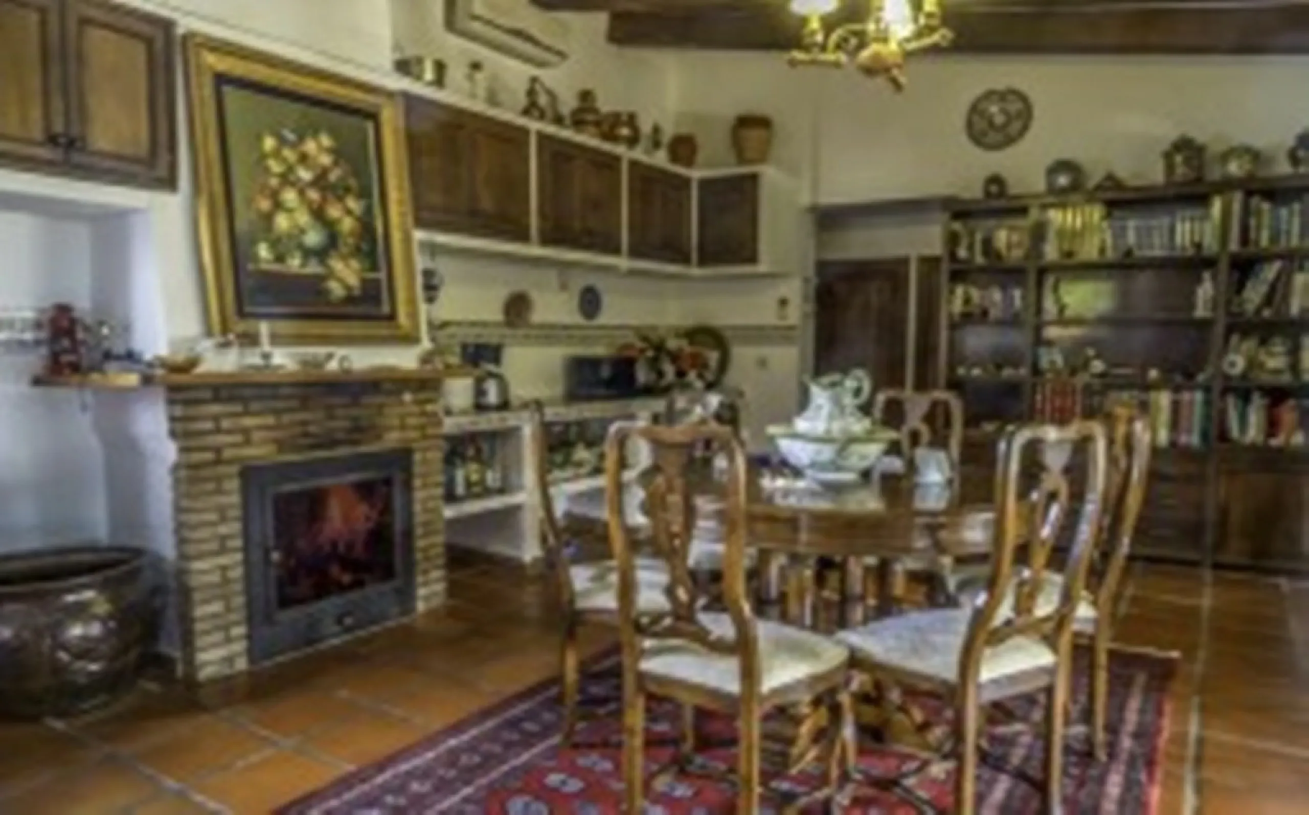2278-V FANTASTIC FINCA FOR SALE on 70 000m2 of fenced plot, consists of many facilities in perfect condition, a house of 300m2 with living-dining room with fireplace, independent and furnished kitchen, 3 bedrooms, 3 bathrooms, plus a guest house of 100m2 