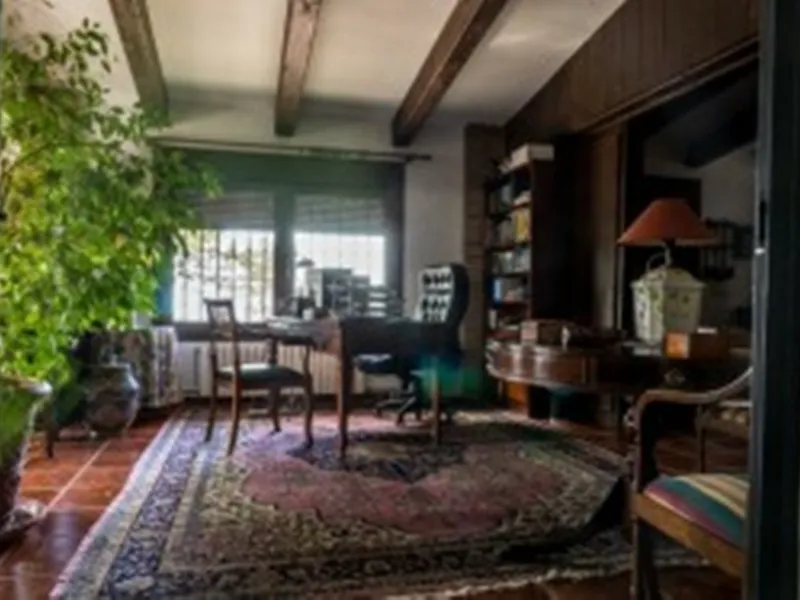 2278-V FANTASTIC FINCA FOR SALE on 70 000m2 of fenced plot, consists of many facilities in perfect condition, a house of 300m2 with living-dining room with fireplace, independent and furnished kitchen, 3 bedrooms, 3 bathrooms, plus a guest house of 100m2 