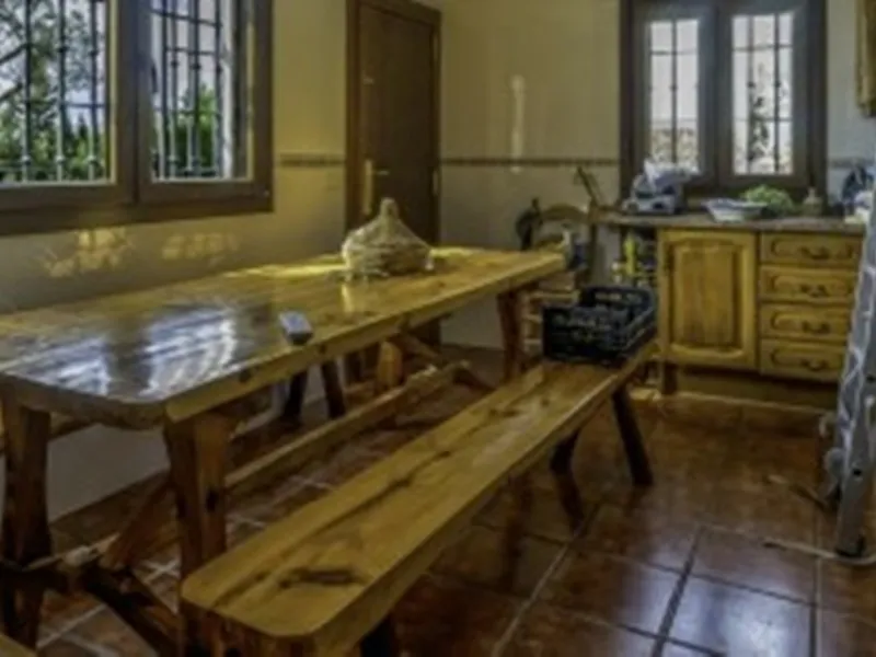 2278-V FANTASTIC FINCA FOR SALE on 70 000m2 of fenced plot, consists of many facilities in perfect condition, a house of 300m2 with living-dining room with fireplace, independent and furnished kitchen, 3 bedrooms, 3 bathrooms, plus a guest house of 100m2 