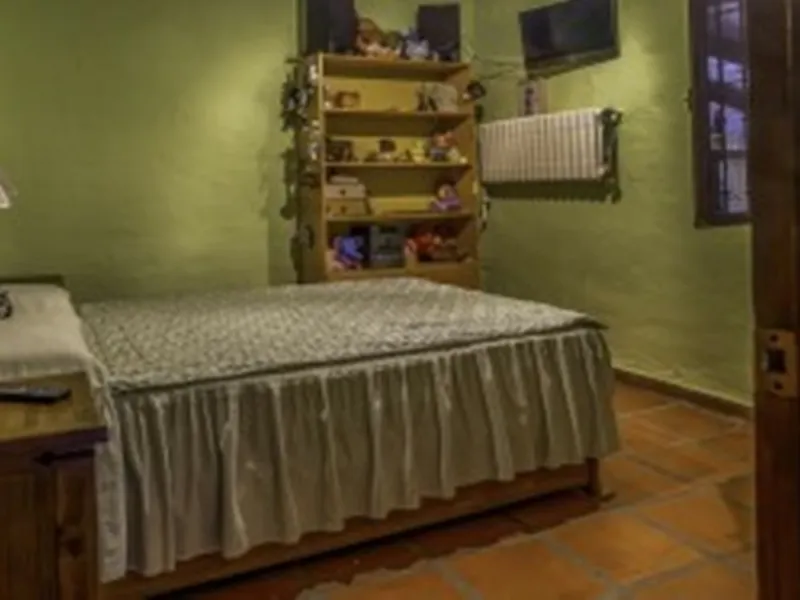 2278-V FANTASTIC FINCA FOR SALE on 70 000m2 of fenced plot, consists of many facilities in perfect condition, a house of 300m2 with living-dining room with fireplace, independent and furnished kitchen, 3 bedrooms, 3 bathrooms, plus a guest house of 100m2 