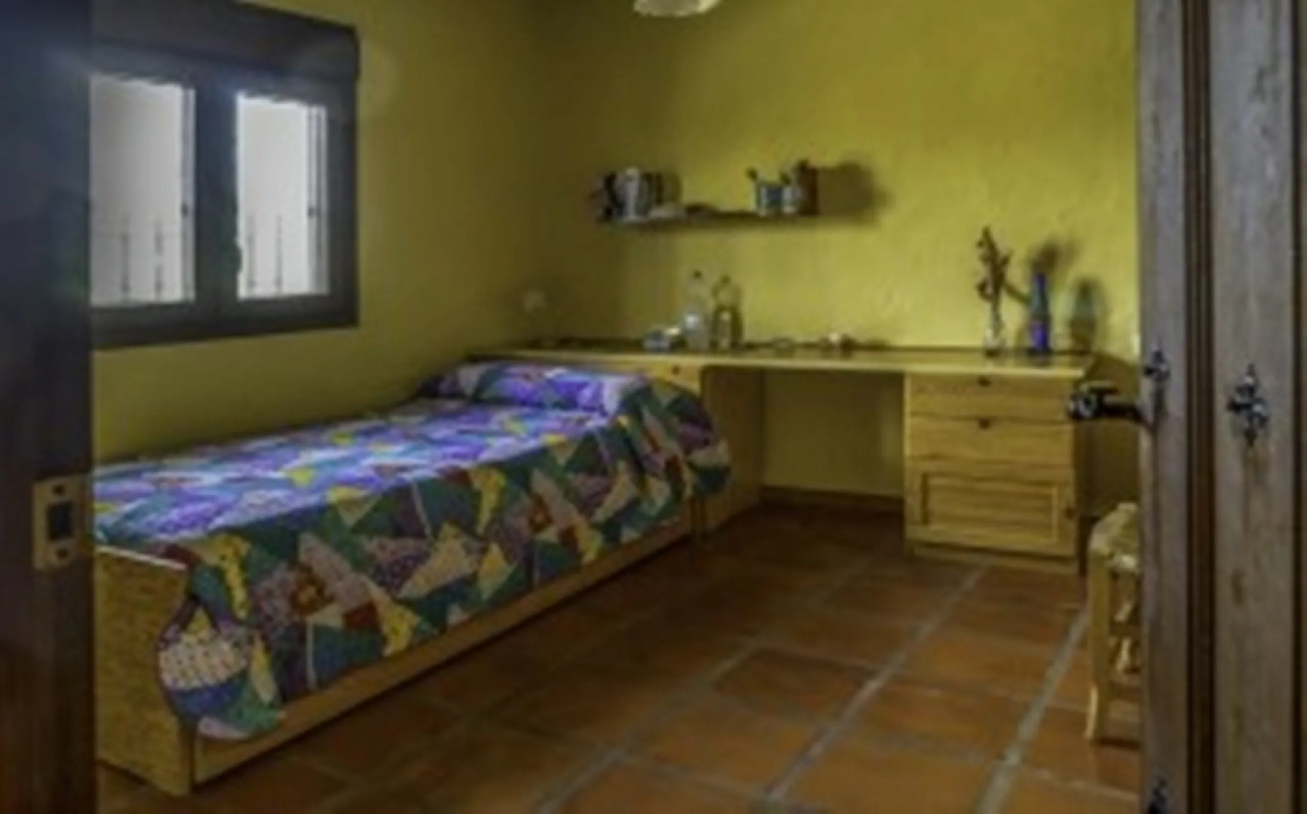 2278-V FANTASTIC FINCA FOR SALE on 70 000m2 of fenced plot, consists of many facilities in perfect condition, a house of 300m2 with living-dining room with fireplace, independent and furnished kitchen, 3 bedrooms, 3 bathrooms, plus a guest house of 100m2 