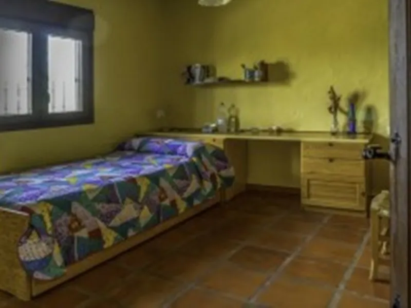 2278-V FANTASTIC FINCA FOR SALE on 70 000m2 of fenced plot, consists of many facilities in perfect condition, a house of 300m2 with living-dining room with fireplace, independent and furnished kitchen, 3 bedrooms, 3 bathrooms, plus a guest house of 100m2 