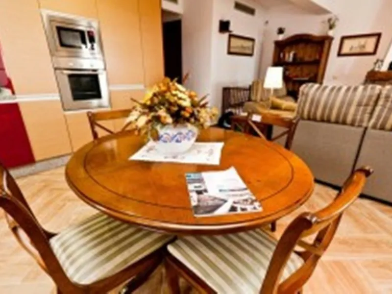 2278-V FANTASTIC FINCA FOR SALE on 70 000m2 of fenced plot, consists of many facilities in perfect condition, a house of 300m2 with living-dining room with fireplace, independent and furnished kitchen, 3 bedrooms, 3 bathrooms, plus a guest house of 100m2 