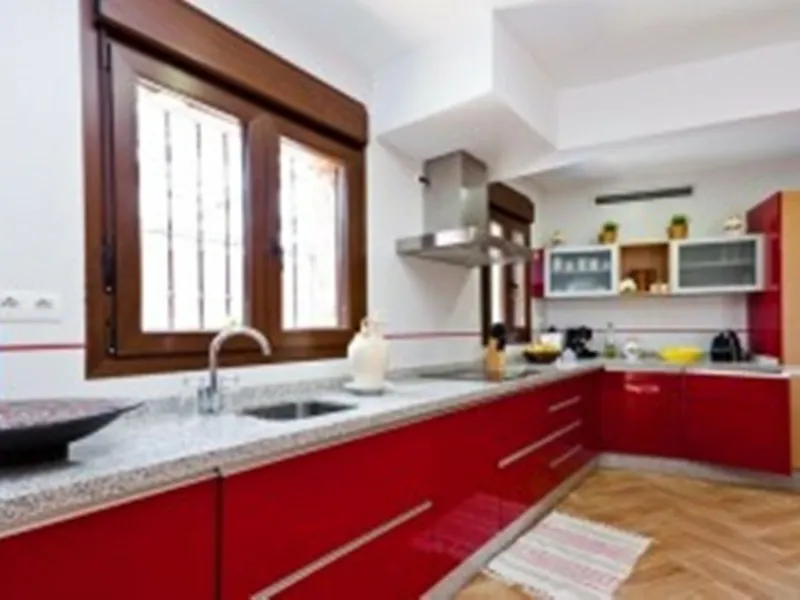 2278-V FANTASTIC FINCA FOR SALE on 70 000m2 of fenced plot, consists of many facilities in perfect condition, a house of 300m2 with living-dining room with fireplace, independent and furnished kitchen, 3 bedrooms, 3 bathrooms, plus a guest house of 100m2 