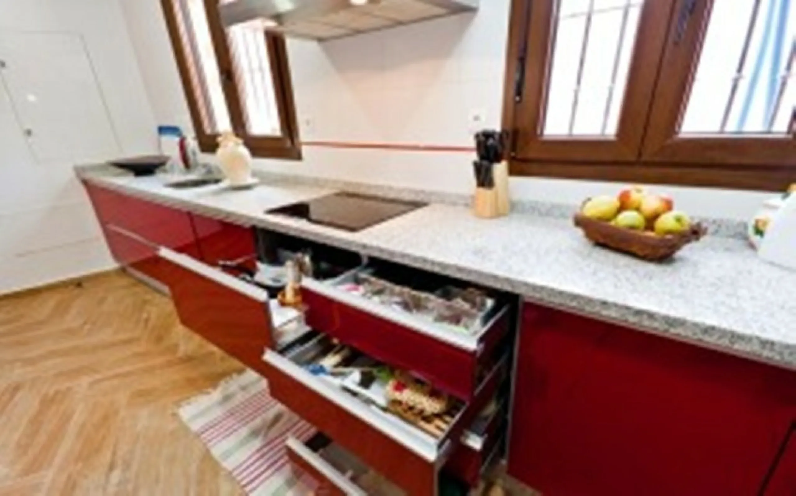 2278-V FANTASTIC FINCA FOR SALE on 70 000m2 of fenced plot, consists of many facilities in perfect condition, a house of 300m2 with living-dining room with fireplace, independent and furnished kitchen, 3 bedrooms, 3 bathrooms, plus a guest house of 100m2 