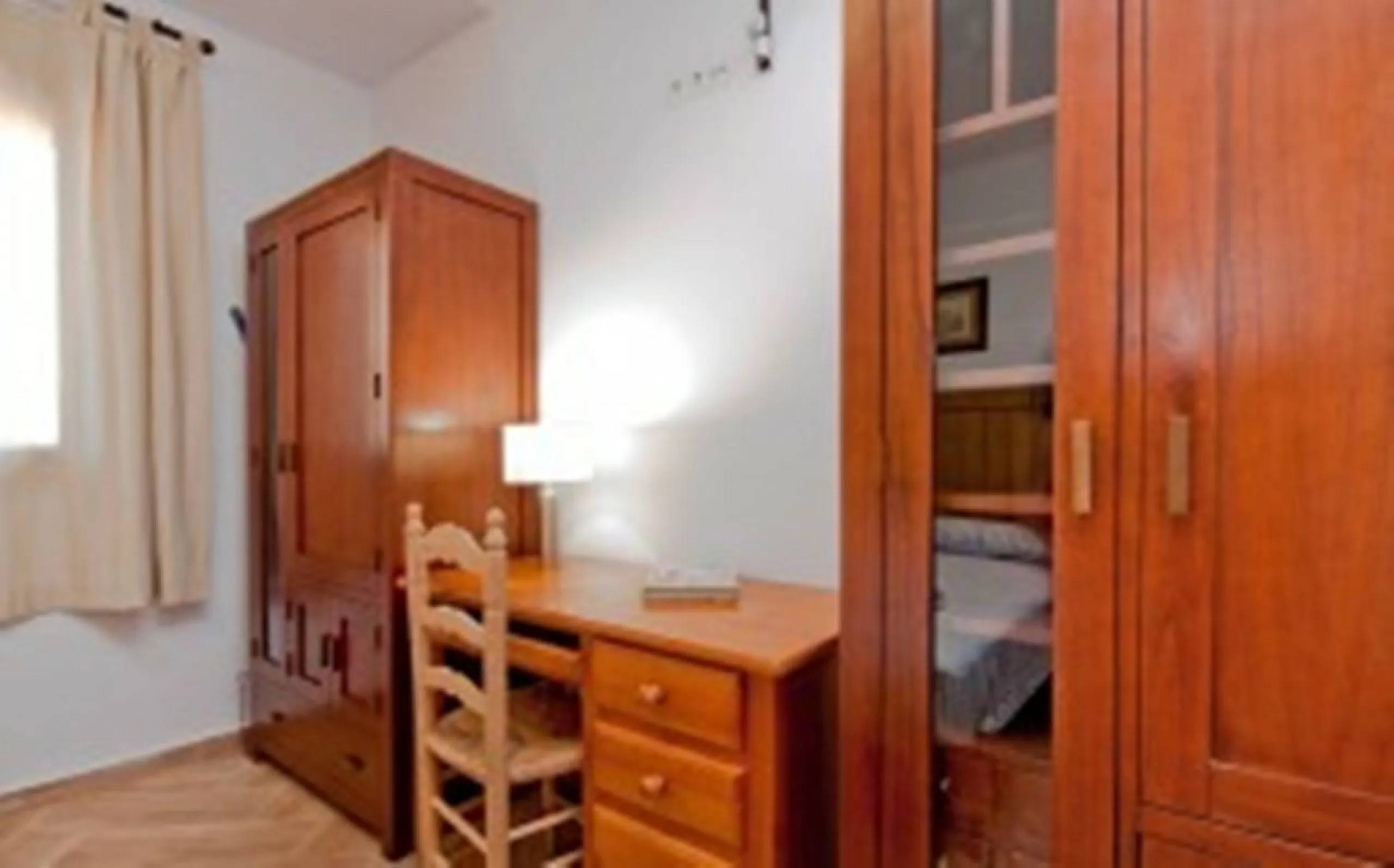 2278-V FANTASTIC FINCA FOR SALE on 70 000m2 of fenced plot, consists of many facilities in perfect condition, a house of 300m2 with living-dining room with fireplace, independent and furnished kitchen, 3 bedrooms, 3 bathrooms, plus a guest house of 100m2 
