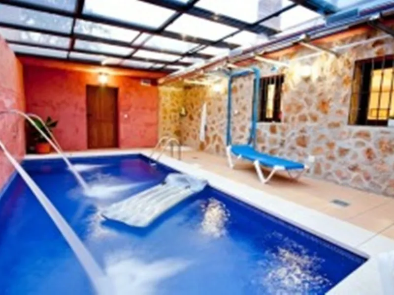 2278-V FANTASTIC FINCA FOR SALE on 70 000m2 of fenced plot, consists of many facilities in perfect condition, a house of 300m2 with living-dining room with fireplace, independent and furnished kitchen, 3 bedrooms, 3 bathrooms, plus a guest house of 100m2 