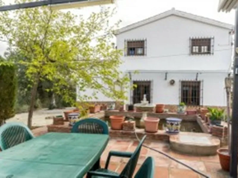 2278-V FANTASTIC FINCA FOR SALE on 70 000m2 of fenced plot, consists of many facilities in perfect condition, a house of 300m2 with living-dining room with fireplace, independent and furnished kitchen, 3 bedrooms, 3 bathrooms, plus a guest house of 100m2 