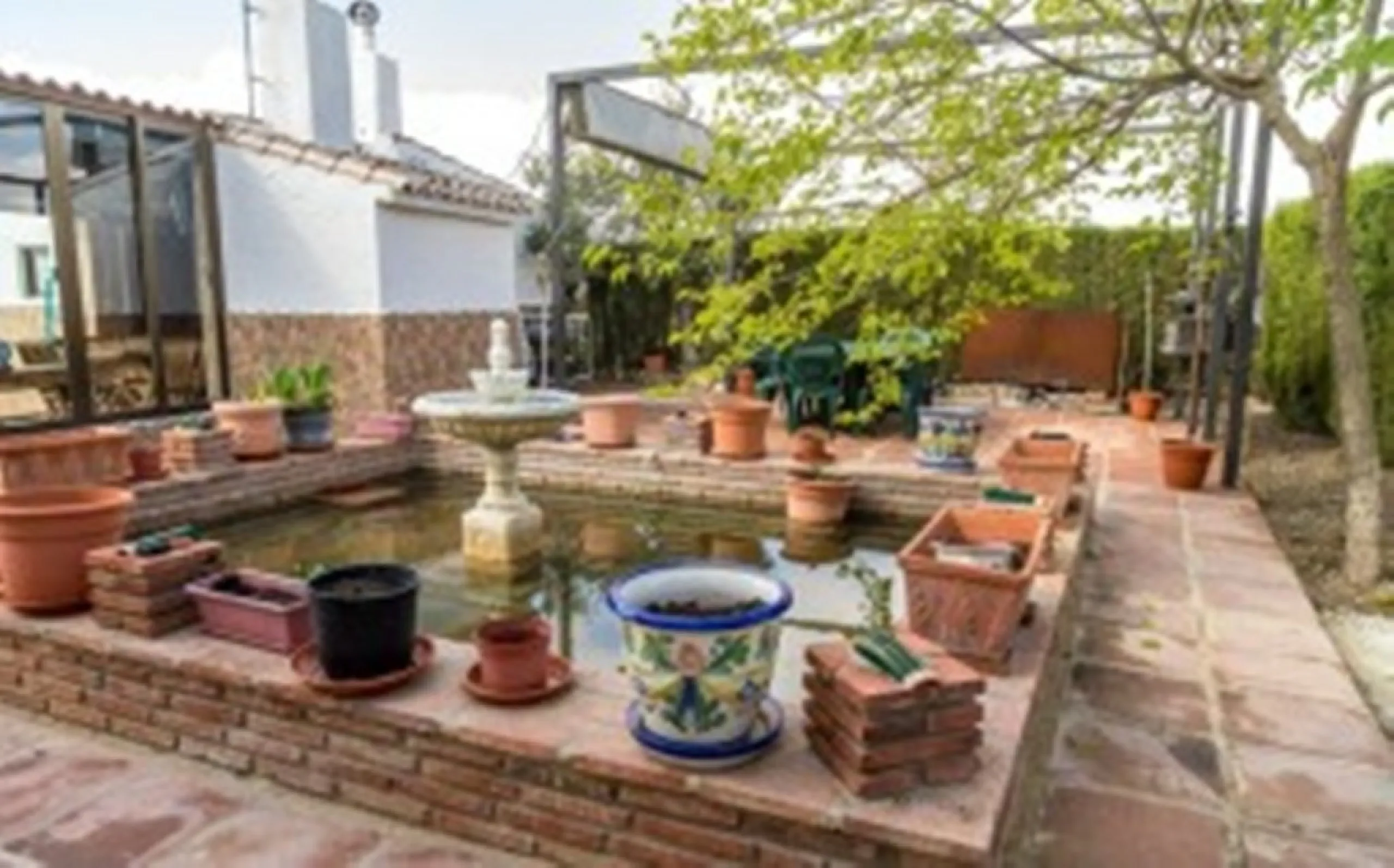 2278-V FANTASTIC FINCA FOR SALE on 70 000m2 of fenced plot, consists of many facilities in perfect condition, a house of 300m2 with living-dining room with fireplace, independent and furnished kitchen, 3 bedrooms, 3 bathrooms, plus a guest house of 100m2 