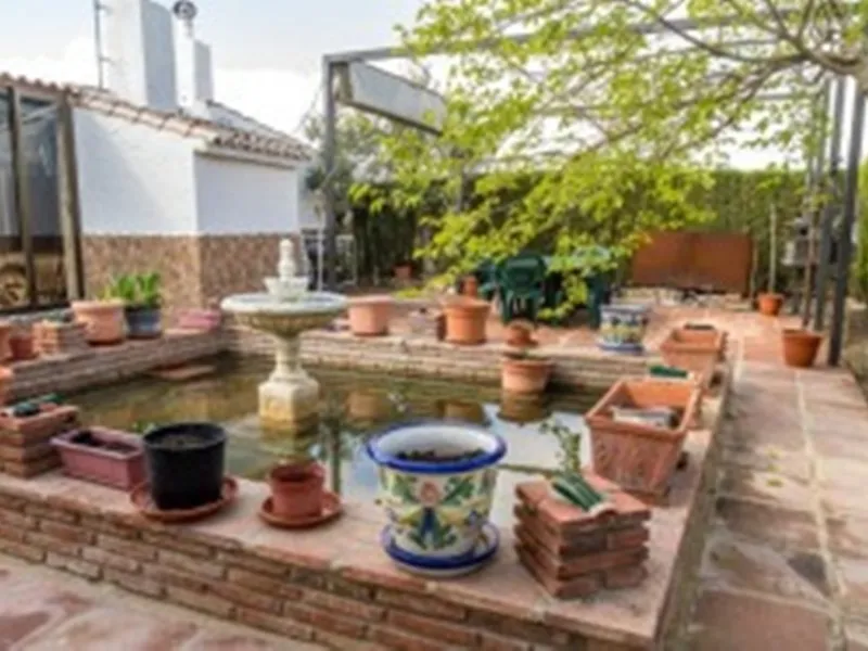 2278-V FANTASTIC FINCA FOR SALE on 70 000m2 of fenced plot, consists of many facilities in perfect condition, a house of 300m2 with living-dining room with fireplace, independent and furnished kitchen, 3 bedrooms, 3 bathrooms, plus a guest house of 100m2 