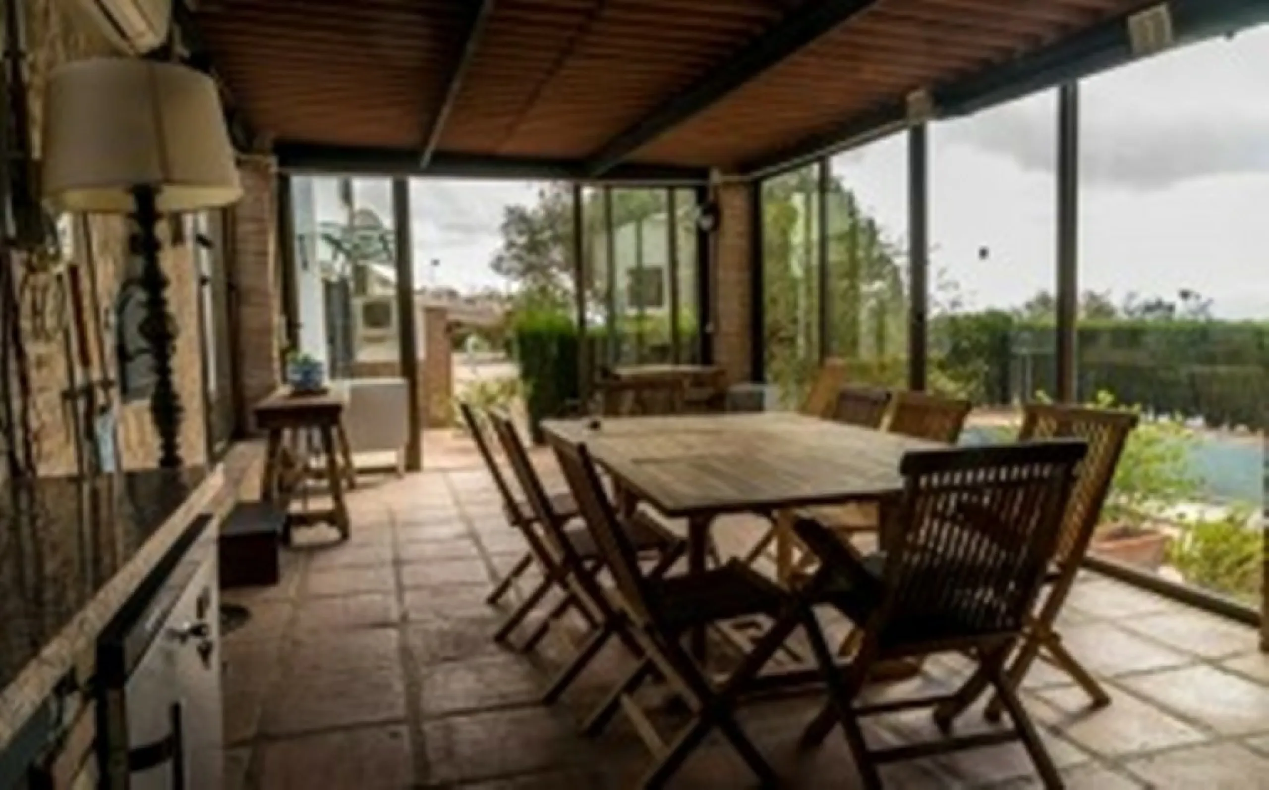 2278-V FANTASTIC FINCA FOR SALE on 70 000m2 of fenced plot, consists of many facilities in perfect condition, a house of 300m2 with living-dining room with fireplace, independent and furnished kitchen, 3 bedrooms, 3 bathrooms, plus a guest house of 100m2 