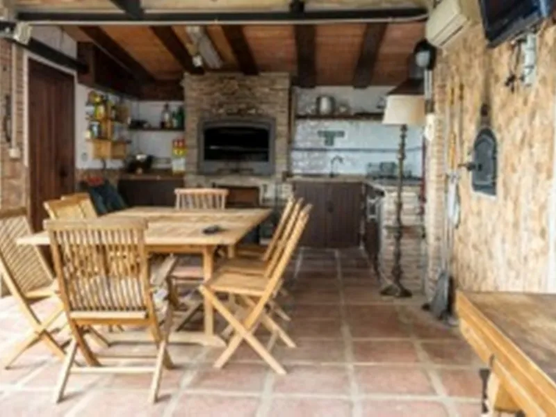 2278-V FANTASTIC FINCA FOR SALE on 70 000m2 of fenced plot, consists of many facilities in perfect condition, a house of 300m2 with living-dining room with fireplace, independent and furnished kitchen, 3 bedrooms, 3 bathrooms, plus a guest house of 100m2 