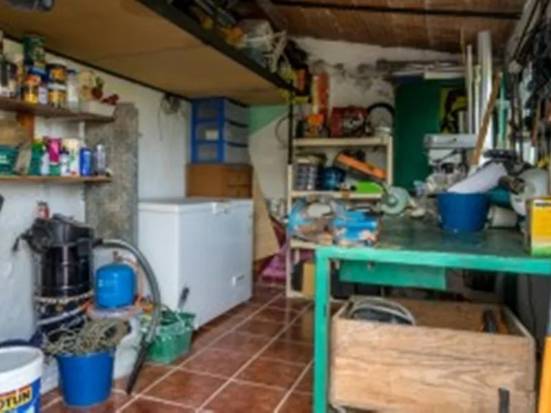 2278-V FANTASTIC FINCA FOR SALE on 70 000m2 of fenced plot, consists of many facilities in perfect condition, a house of 300m2 with living-dining room with fireplace, independent and furnished kitchen, 3 bedrooms, 3 bathrooms, plus a guest house of 100m2 