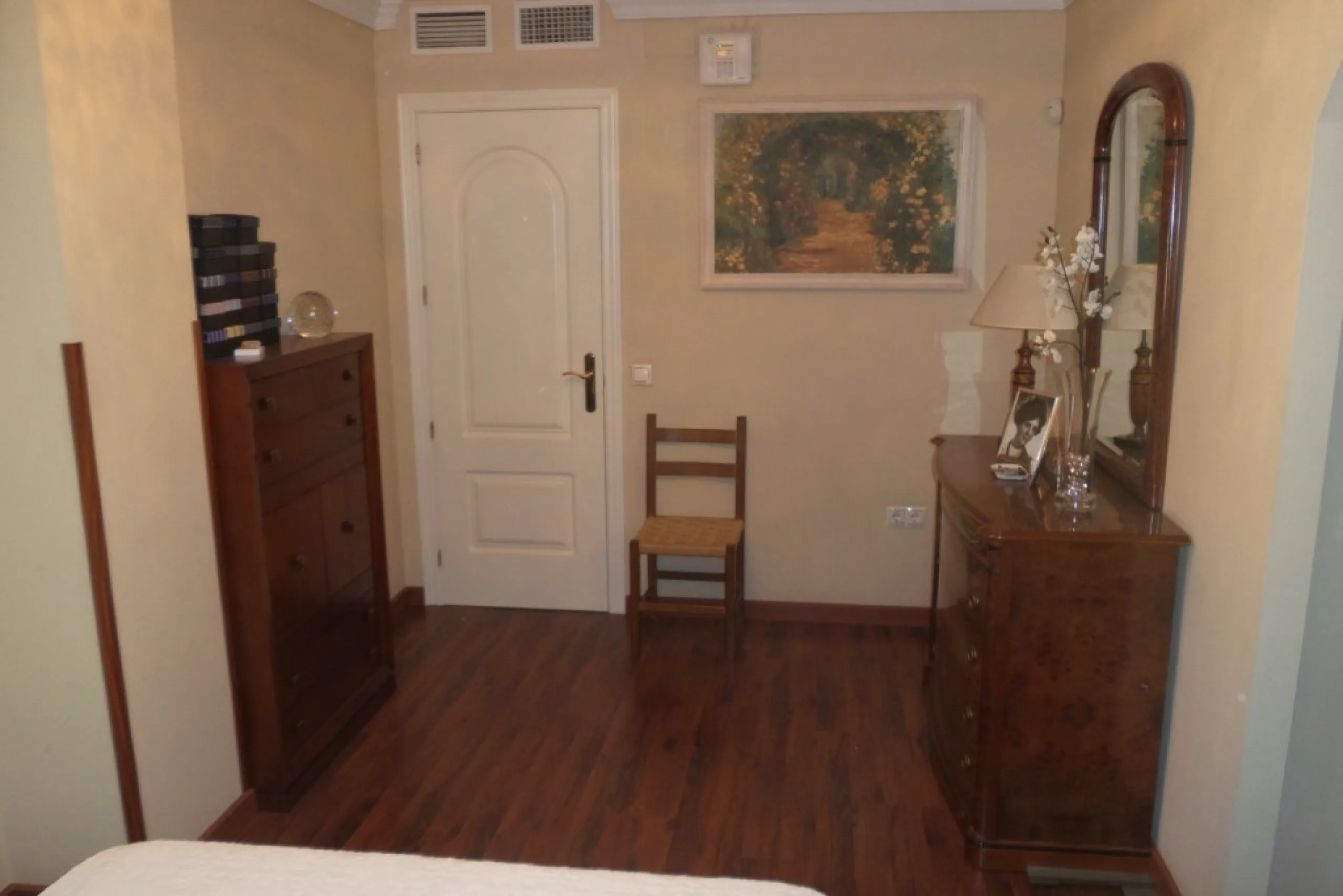 2017-V  MALAGA (Center) opportunity only in a building emblematic of the center of Malaga facing it Street Larios in a building historical of the century 18 protected i completely reformed in 2006 is sells precious floor of 86 m 2 in the fifth plant with 