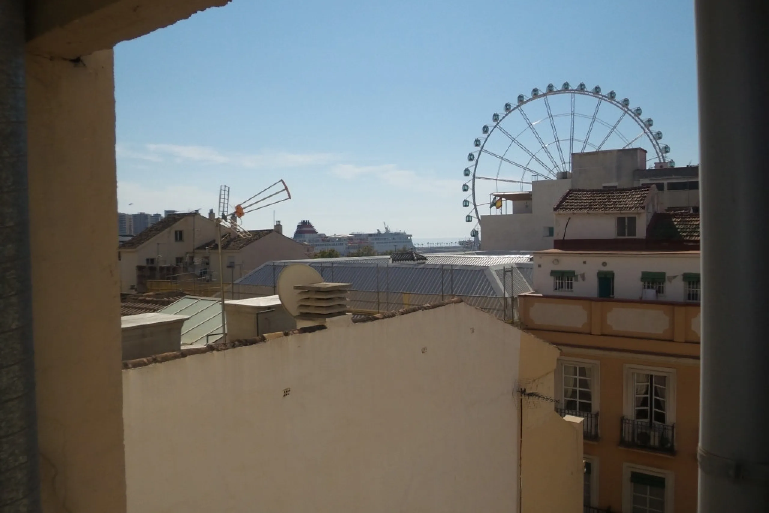 2017-V  MALAGA (Center) opportunity only in a building emblematic of the center of Malaga facing it Street Larios in a building historical of the century 18 protected i completely reformed in 2006 is sells precious floor of 86 m 2 in the fifth plant with 