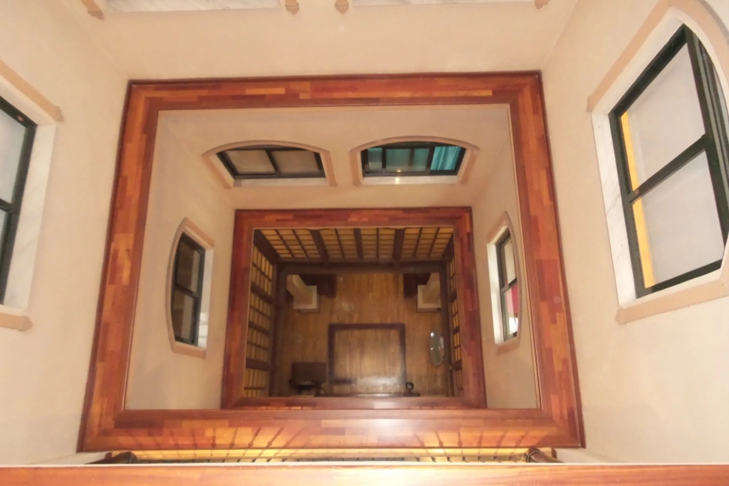 2017-V  MALAGA (Center) opportunity only in a building emblematic of the center of Malaga facing it Street Larios in a building historical of the century 18 protected i completely reformed in 2006 is sells precious floor of 86 m 2 in the fifth plant with 