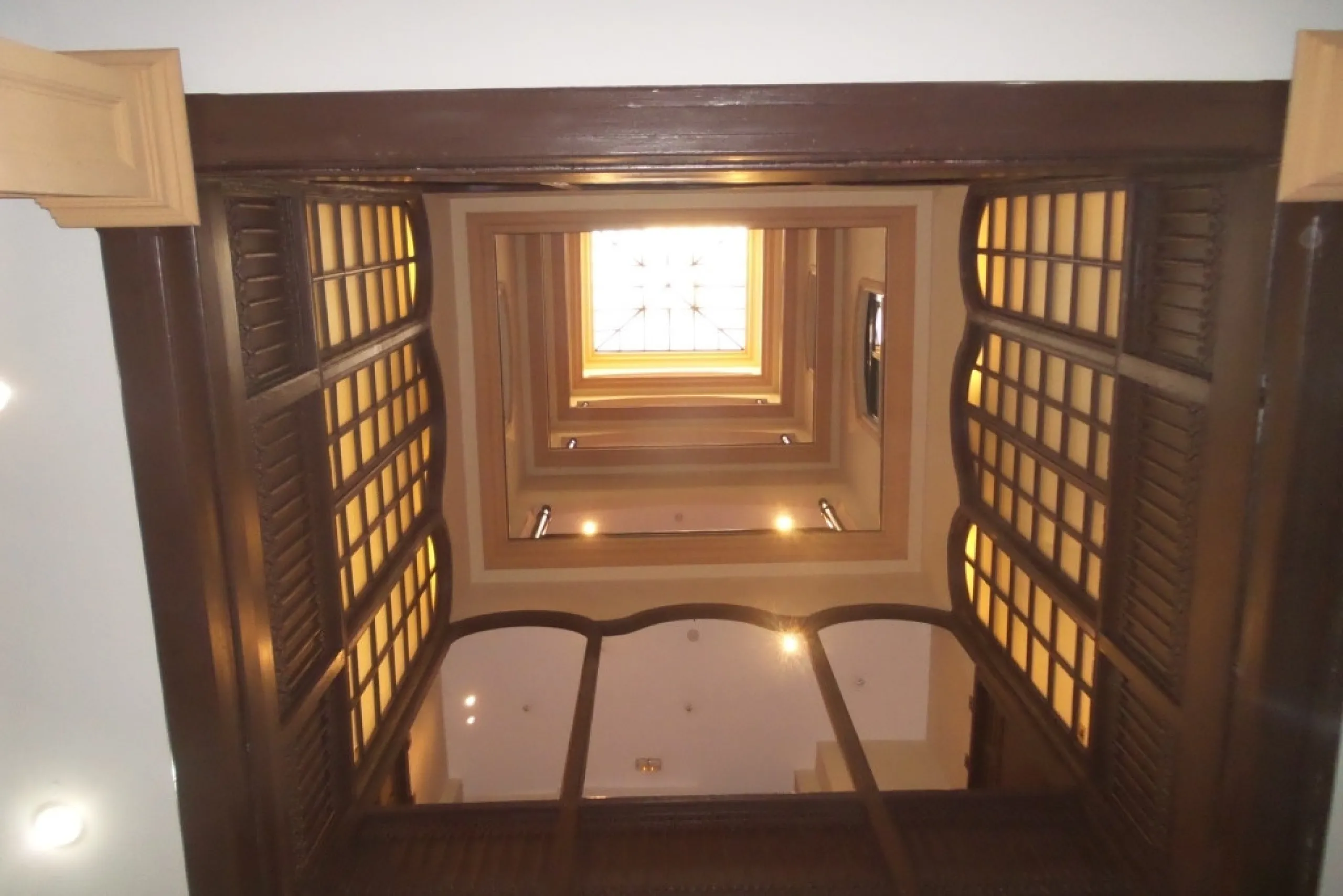 2017-V  MALAGA (Center) opportunity only in a building emblematic of the center of Malaga facing it Street Larios in a building historical of the century 18 protected i completely reformed in 2006 is sells precious floor of 86 m 2 in the fifth plant with 