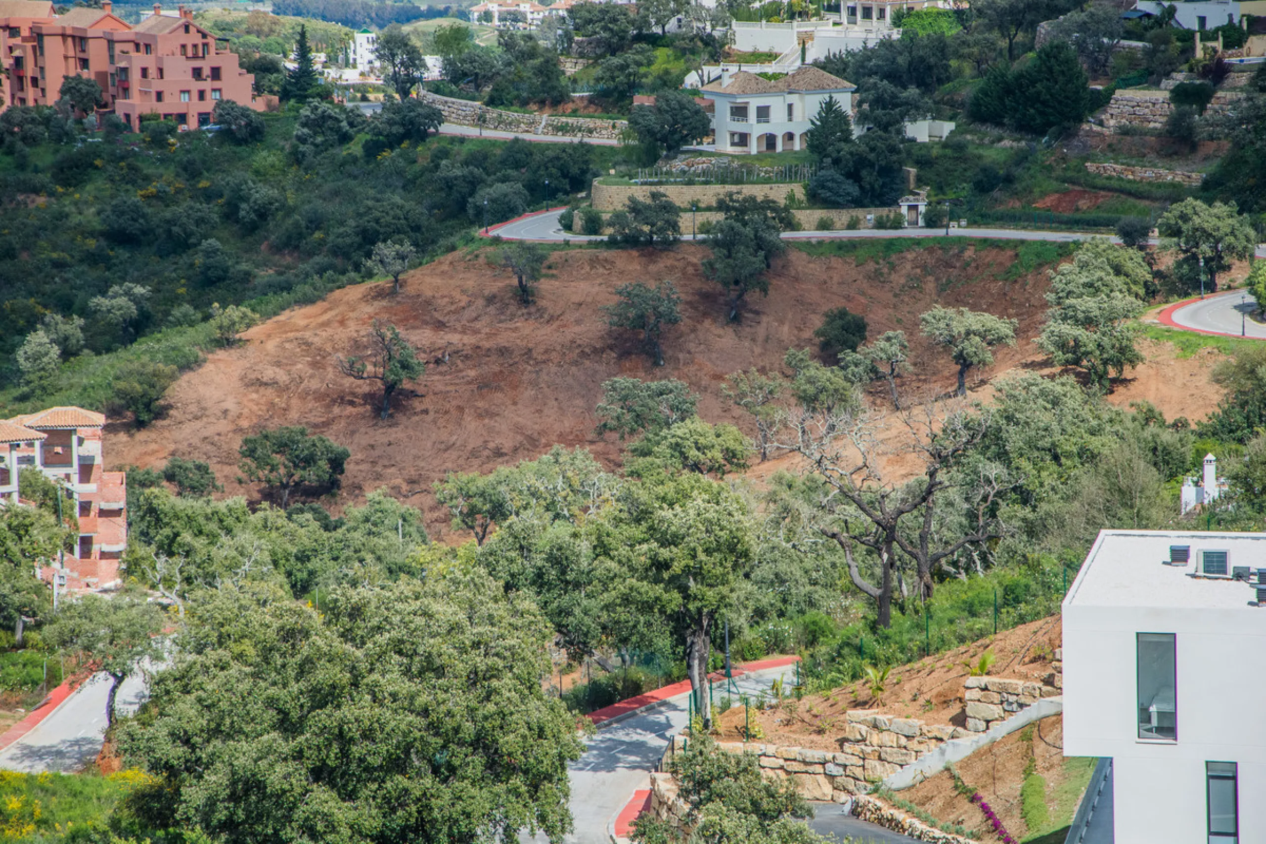Plot to build 8 villas and townhouses in La Mairena.