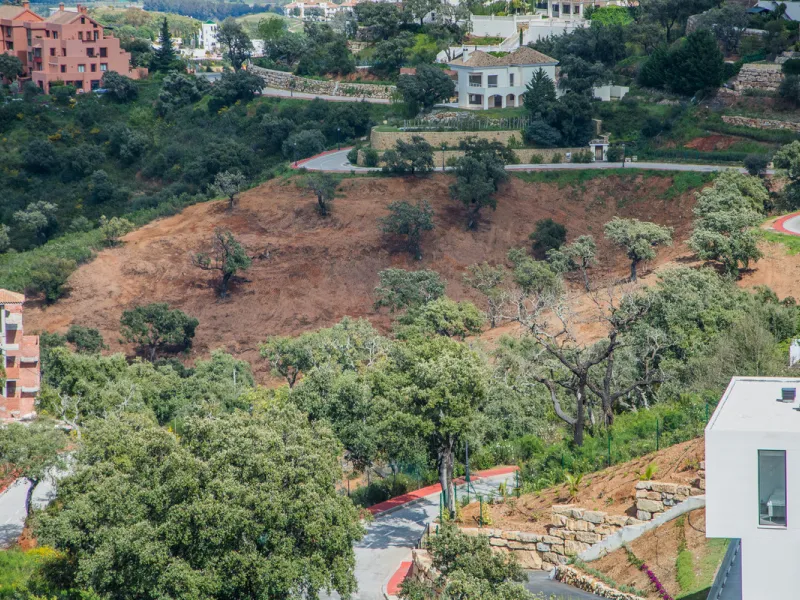 Plot to build 8 villas and townhouses in La Mairena.