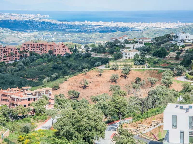 Plot to build 8 villas and townhouses in La Mairena.