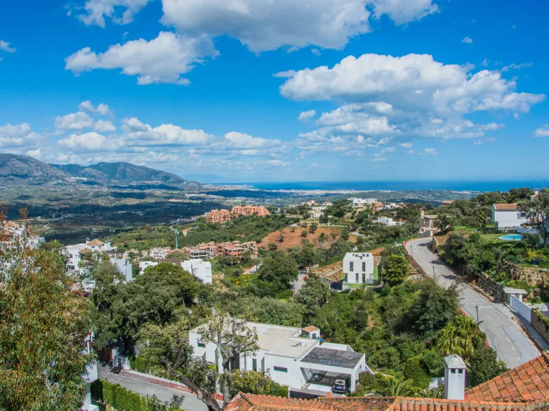Plot to build 8 villas and townhouses in La Mairena.