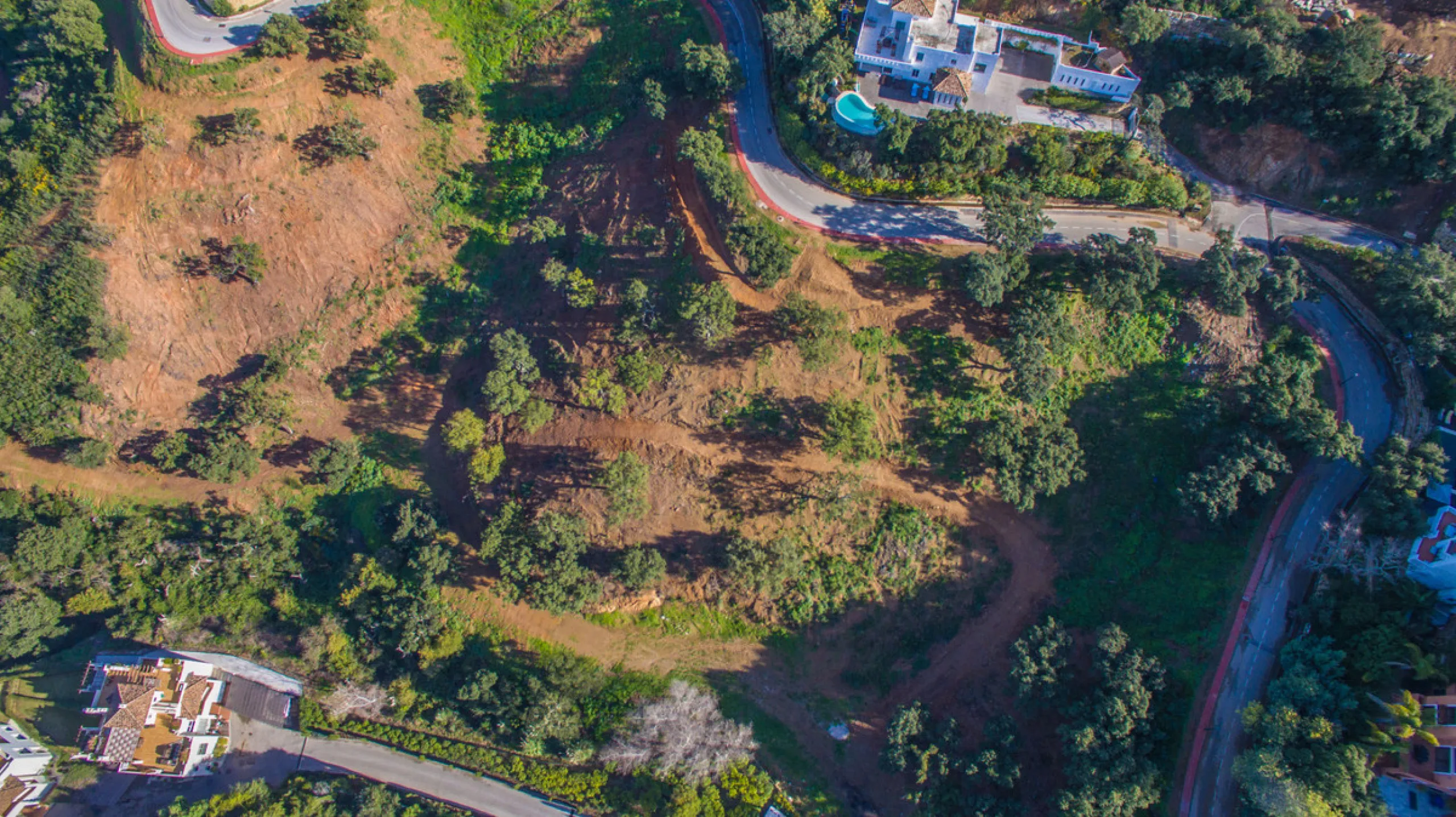 Plot to build 8 villas and townhouses in La Mairena.