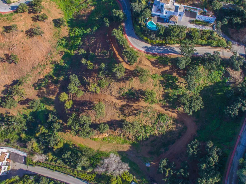 Plot to build 8 villas and townhouses in La Mairena.