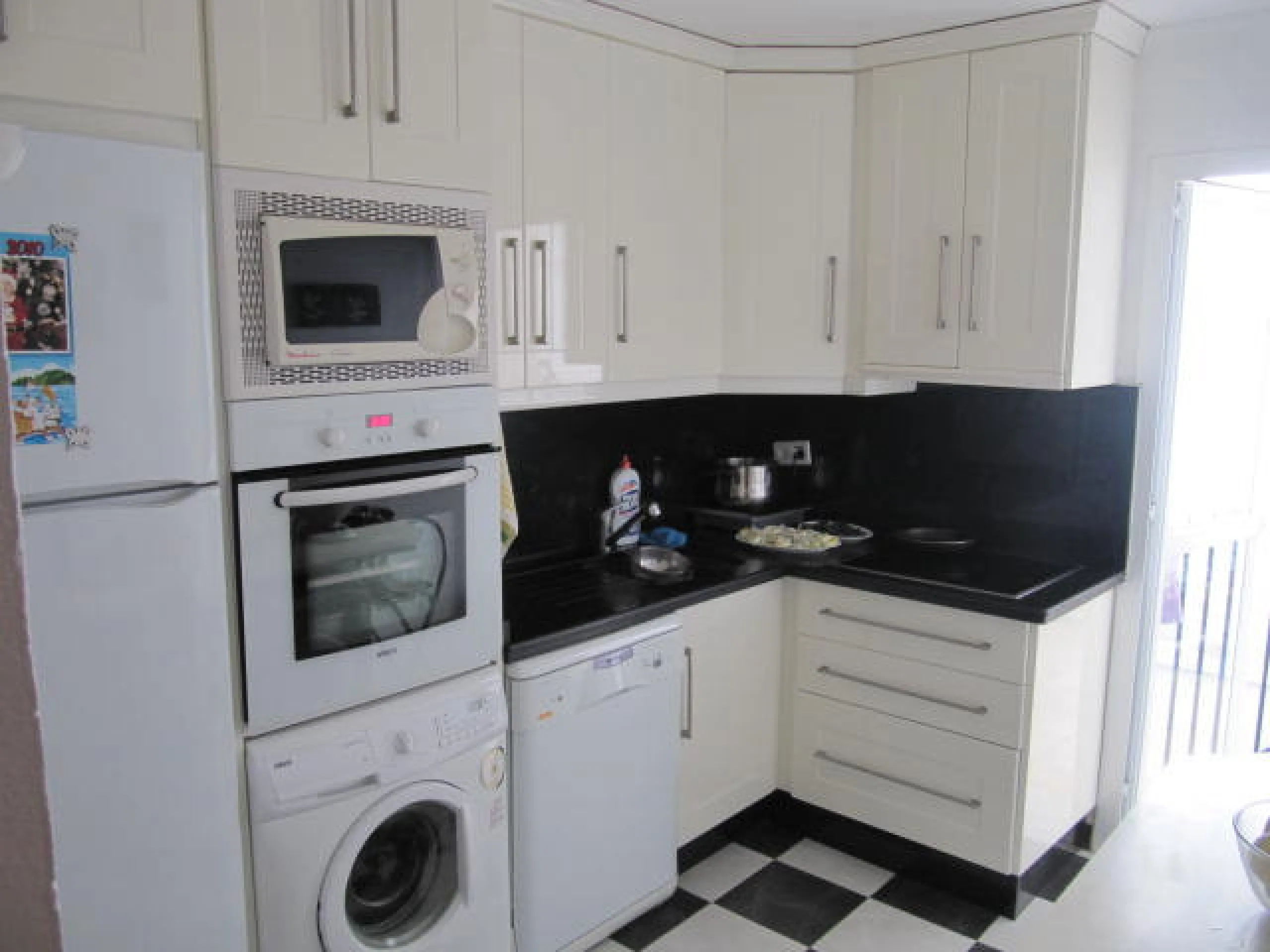 STREET TERRAZA.Magnificent house for sale in the center of the city. On the terrace of the street with total views on holidays to Easter, and very close to a square full of restaurants where you can have a drink. The apartment is in perfect condition and 