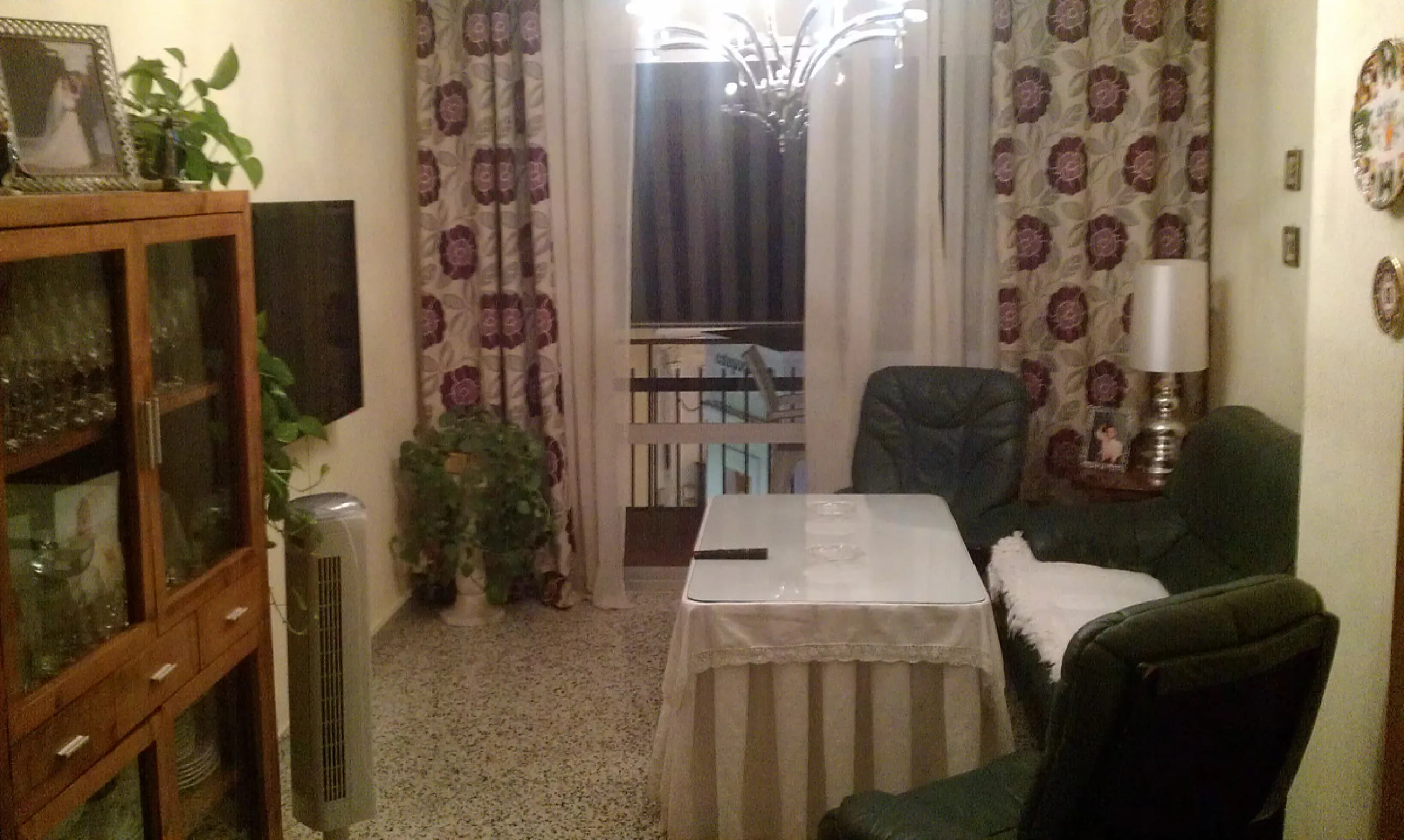 STREET TERRAZA.Magnificent house for sale in the center of the city. On the terrace of the street with total views on holidays to Easter, and very close to a square full of restaurants where you can have a drink. The apartment is in perfect condition and 