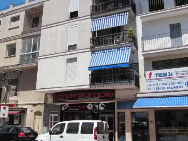 STREET TERRAZA.Magnificent house for sale in the center of the city. On the terrace of the street with total views on holidays to Easter, and very close to a square full of restaurants where you can have a drink. The apartment is in perfect condition and 