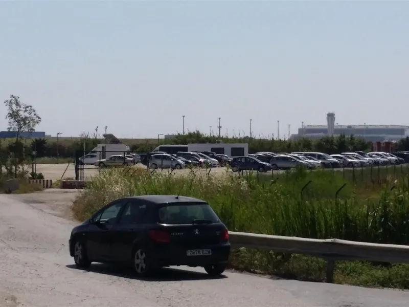 A rustic plot of land right next to Malaga Airport.