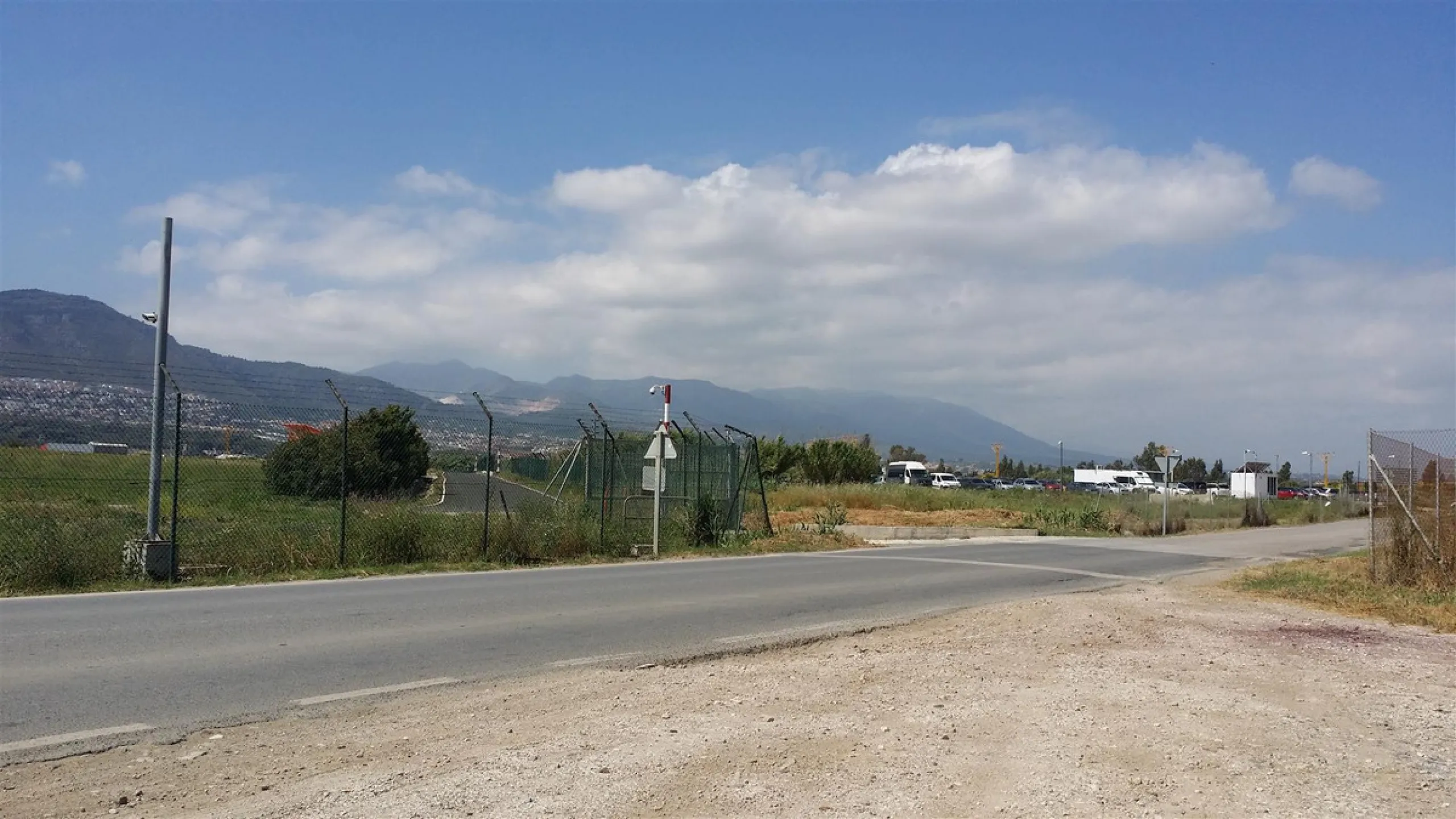 A rustic plot of land right next to Malaga Airport.