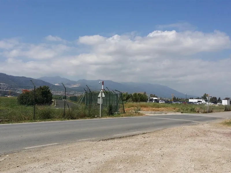 A rustic plot of land right next to Malaga Airport.