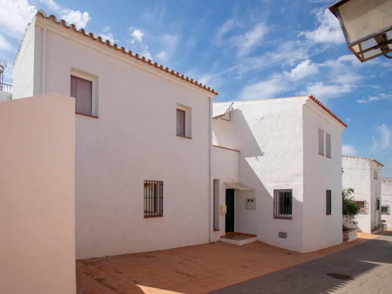 This large village property has been completely rebuild and converted into the most sublime rural tourism establishment. Currently boasting six en-suite letting rooms, the property has staff accommodation and spaces.A fantastic kitchen to run a high quali