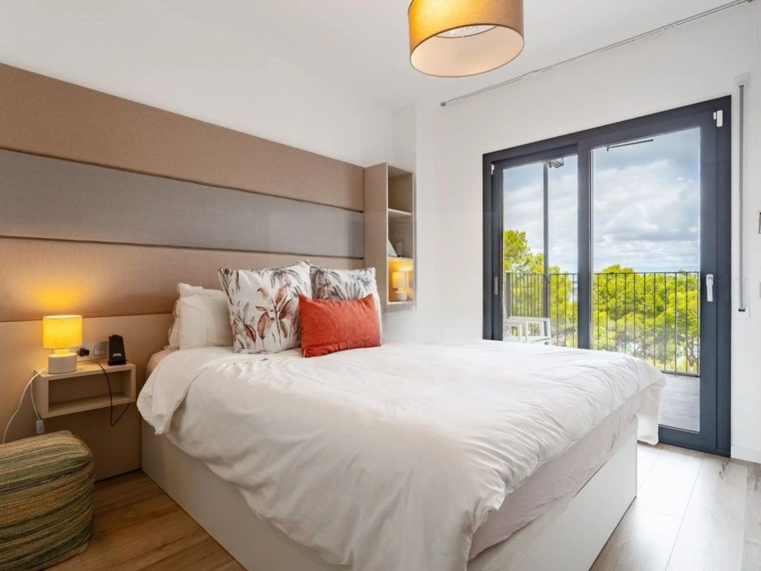 Sea view apartment in Cap Salou with pool and parking, Salou