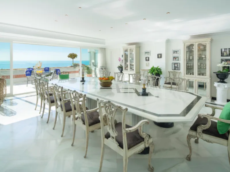 Exklusives Penthouse direkt am Meer in Puerto Banús