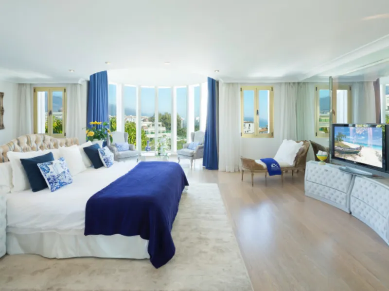 Exklusives Penthouse direkt am Meer in Puerto Banús