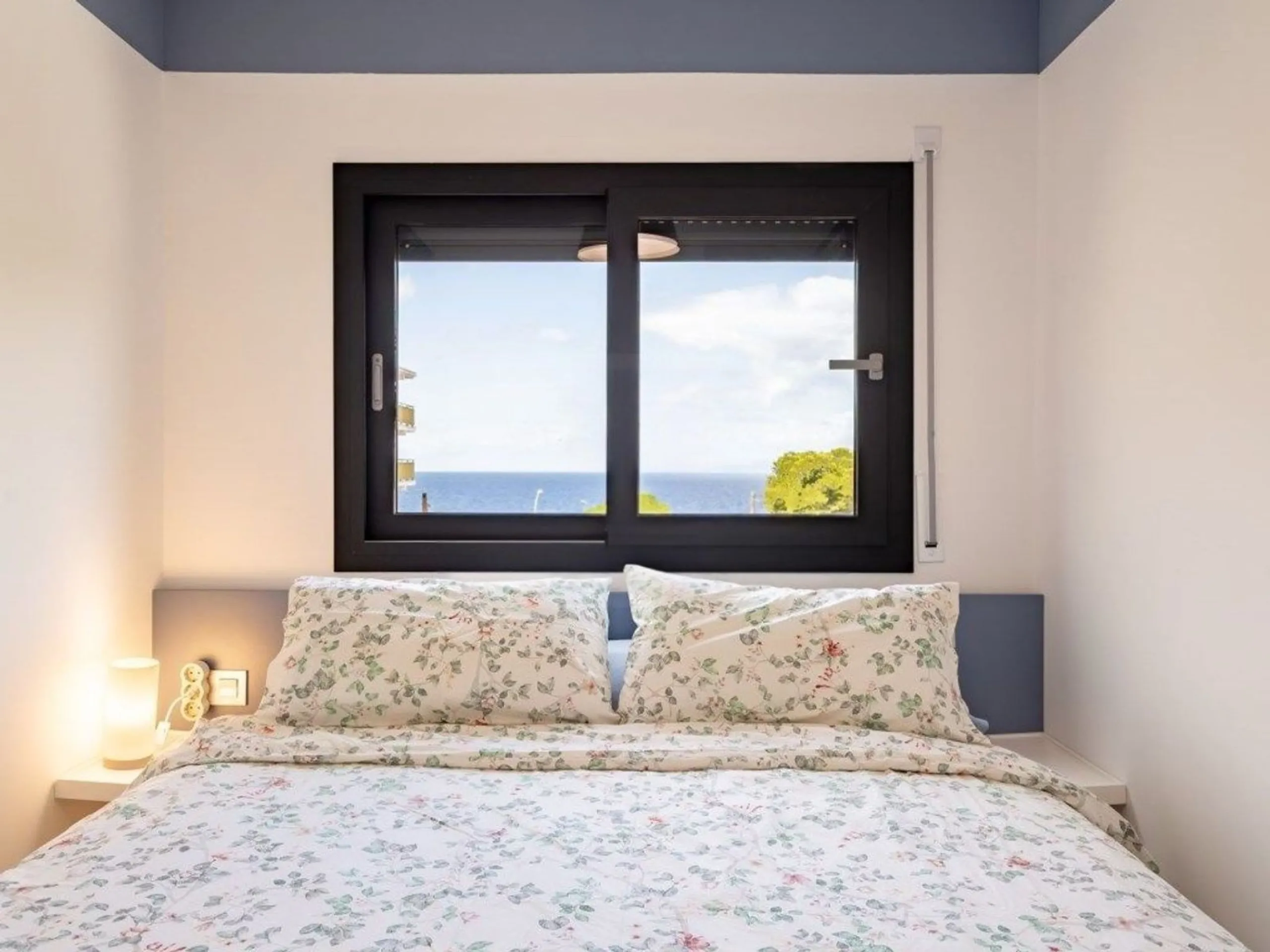 Sea view apartment in Cap Salou with pool and parking, Salou