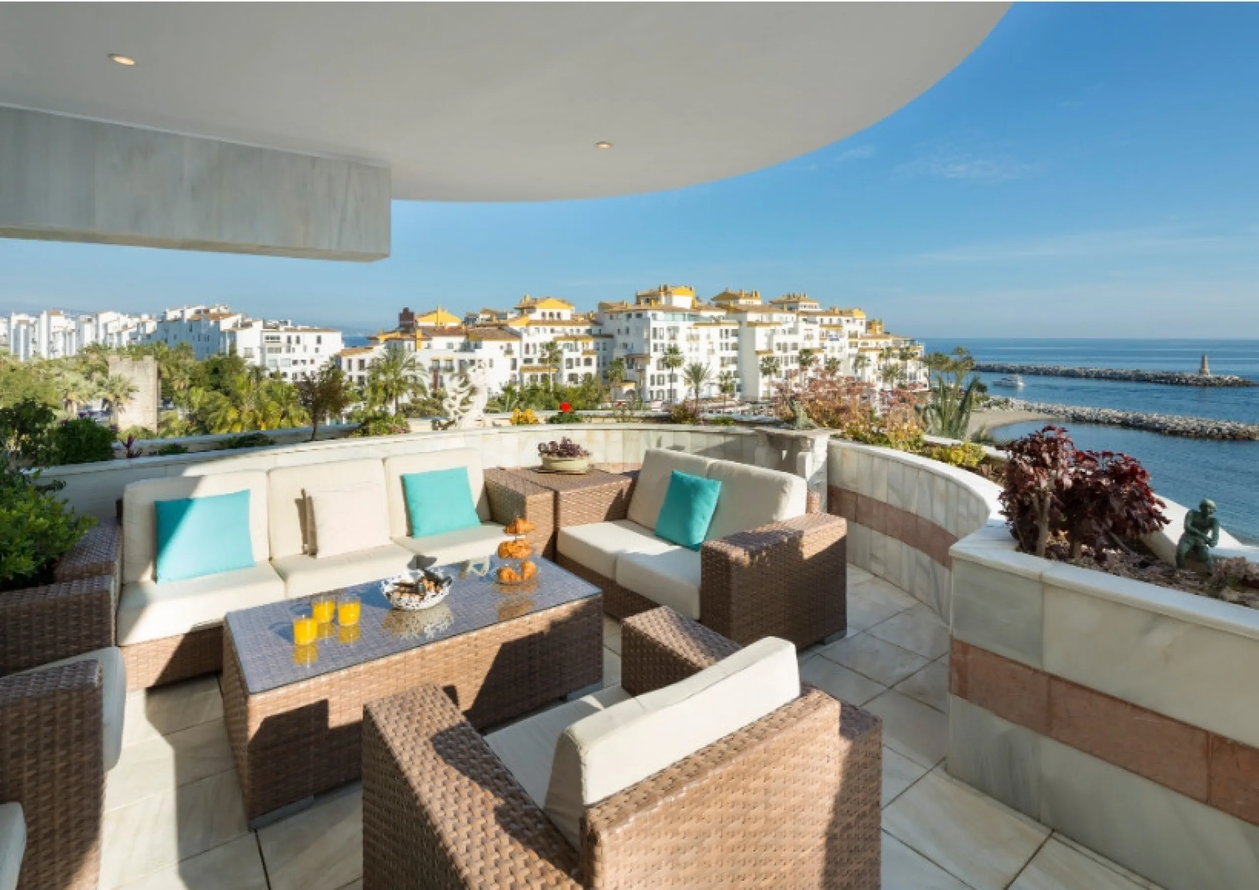 Exklusives Penthouse direkt am Meer in Puerto Banús