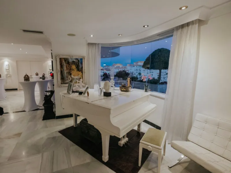 Exklusives Penthouse direkt am Meer in Puerto Banús