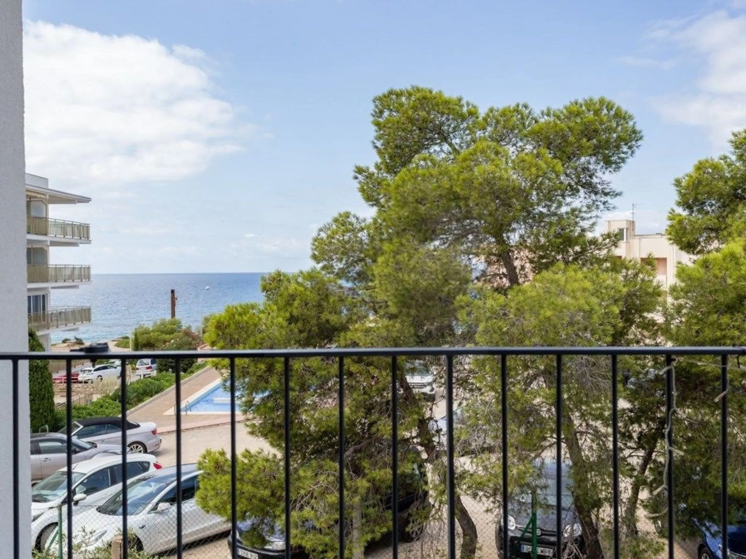Sea view apartment in Cap Salou with pool and parking, Salou