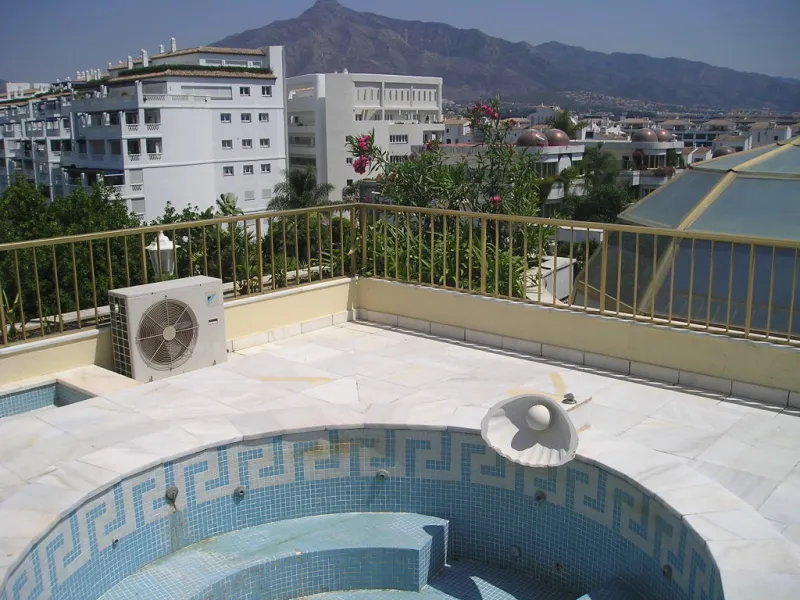 Exklusives Penthouse direkt am Meer in Puerto Banús