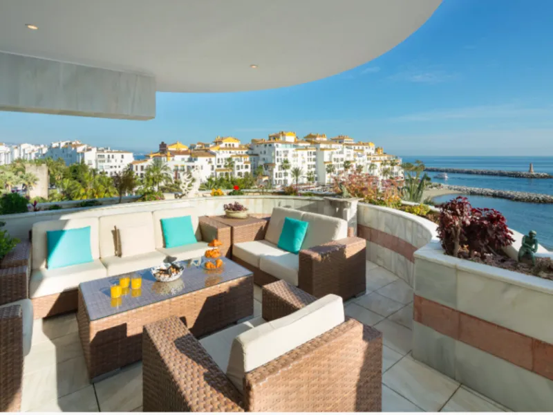 Exklusives Penthouse direkt am Meer in Puerto Banús