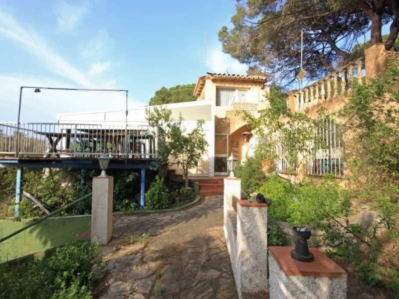 !THE LAST BEACH SIDE PLOTS IN MARBELLA EAST – A RARE INVESTMENT OPPORTUNITY!