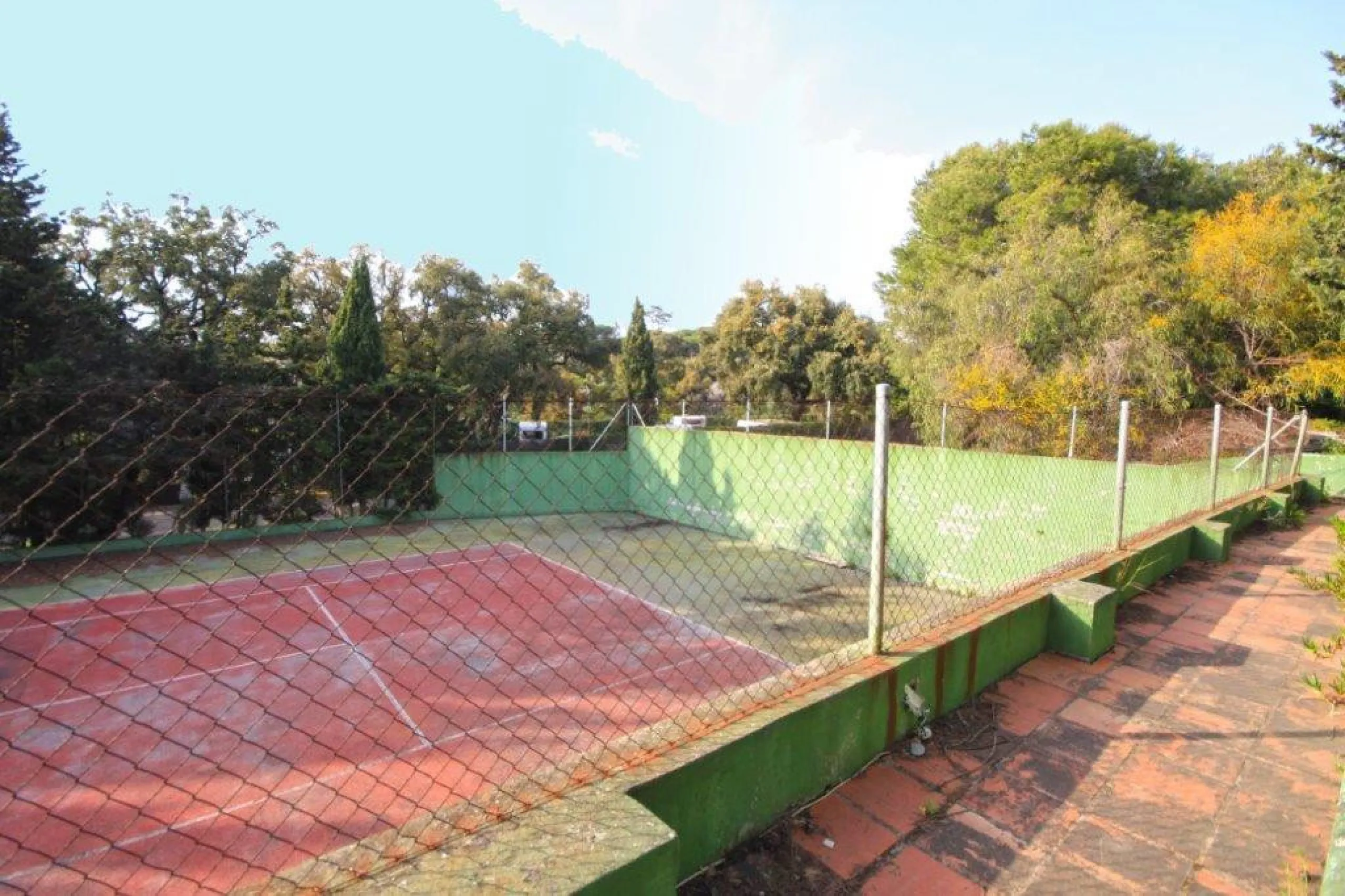 !THE LAST BEACH SIDE PLOTS IN MARBELLA EAST – A RARE INVESTMENT OPPORTUNITY!